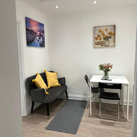 2 Bedroom Apartment Londra Dış mekan fotoğraf