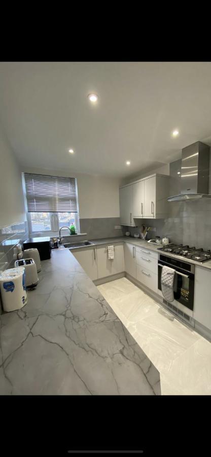 2 Bedroom Apartment Londra Dış mekan fotoğraf
