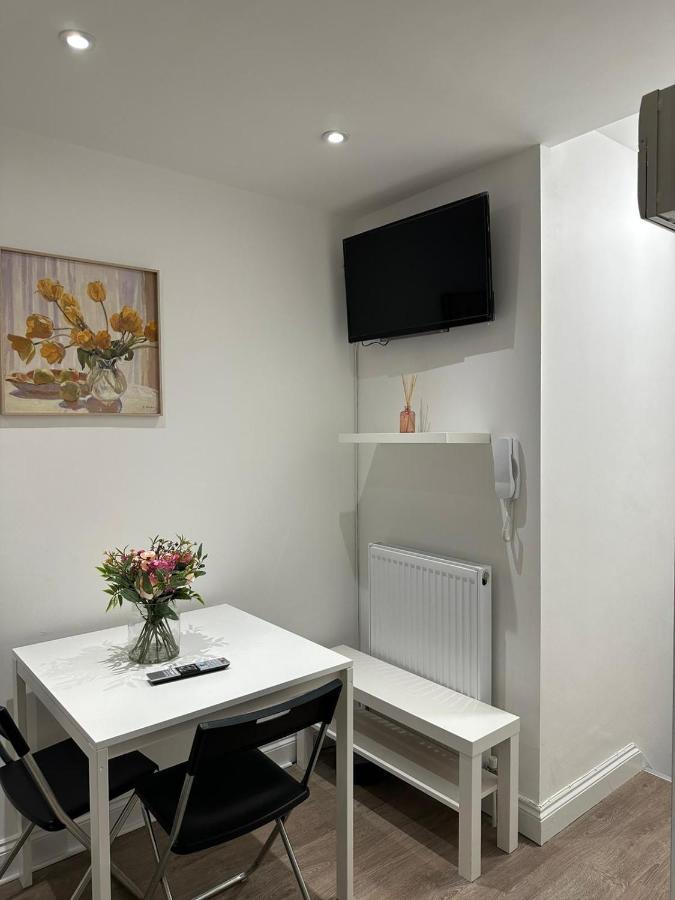 2 Bedroom Apartment Londra Dış mekan fotoğraf